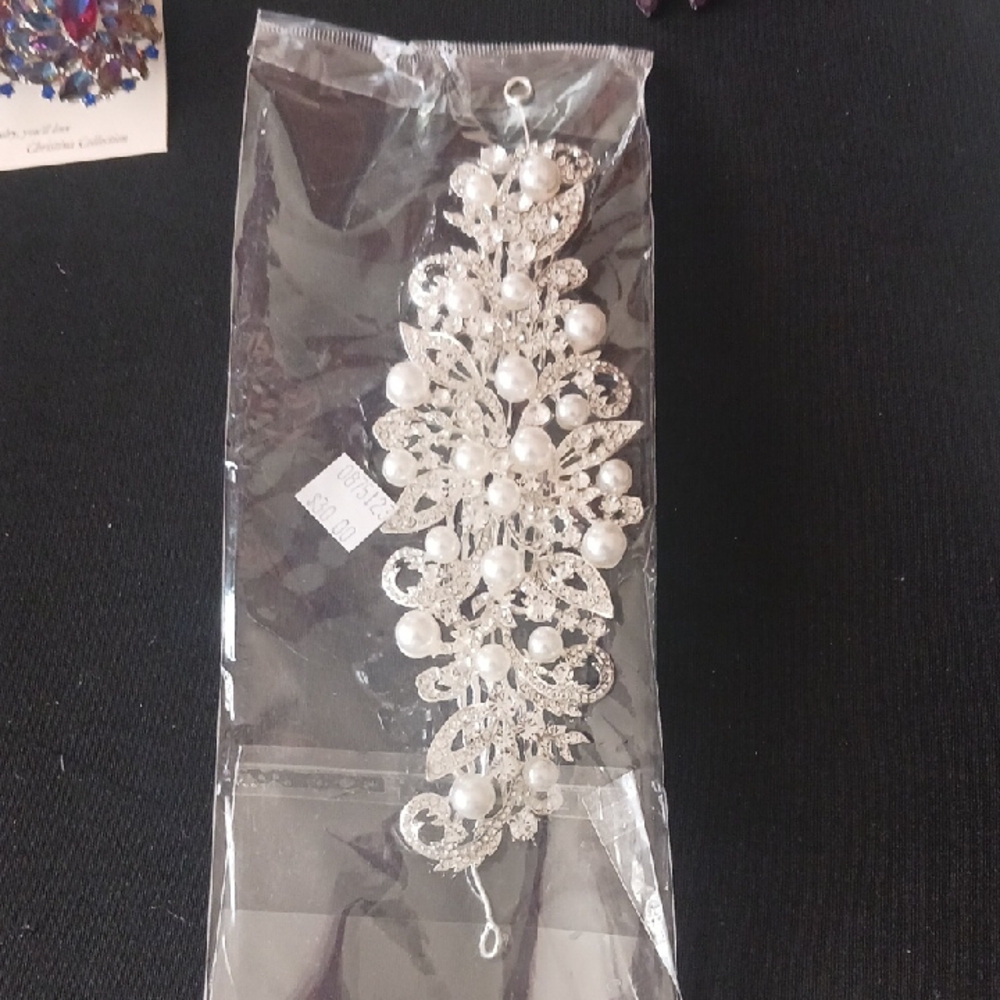 Bnwt Elegant Silver Pearl Hair Accessory